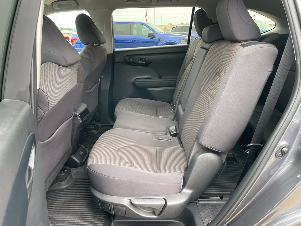 Used 2023 Toyota Highlander L AWD/4WD image 8