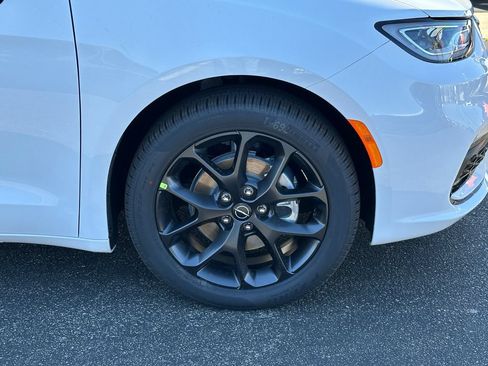 New 2026 Chrysler Pacifica Select w/ S Appearance Package FWD image 15