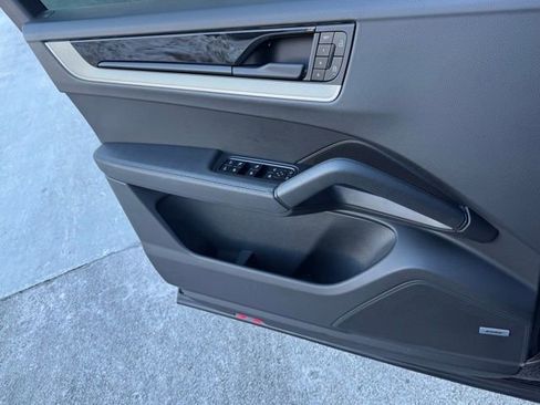 Certified 2025 Porsche Cayenne image 13