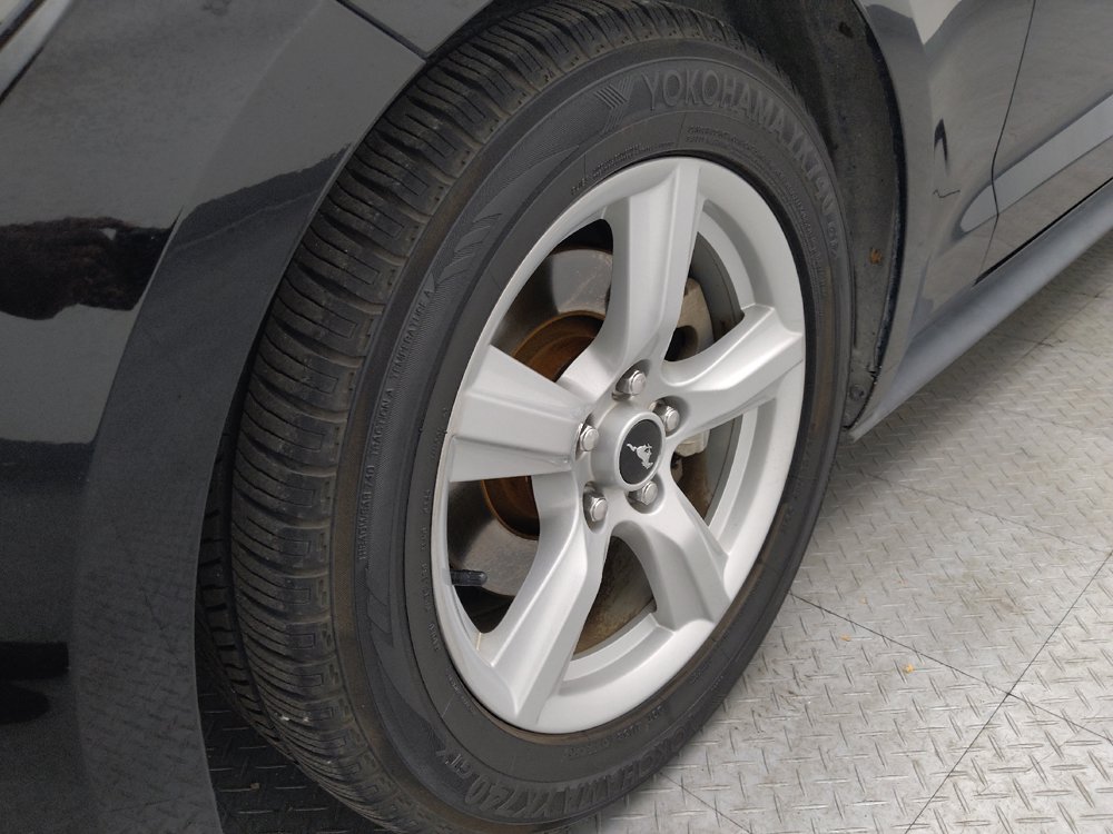 Used 2015 Ford Mustang Coupe RWD image 31