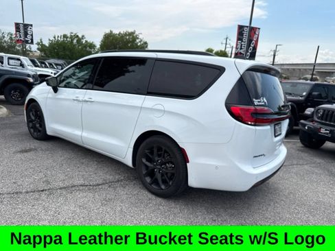 Used 2023 Chrysler Pacifica Limited w/ S Appearance Package FWD image 16