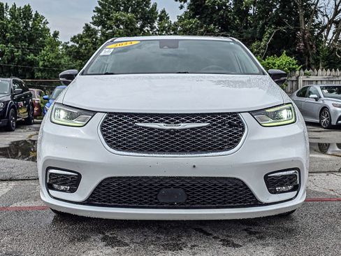 Used 2024 Chrysler Pacifica Limited FWD image 2