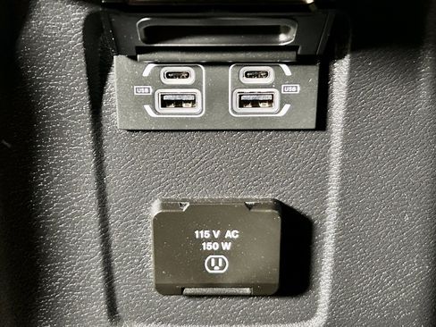 Used 2022 Jeep Wrangler Unlimited Rubicon w/ Cold Weather Group AWD/4WD image 37