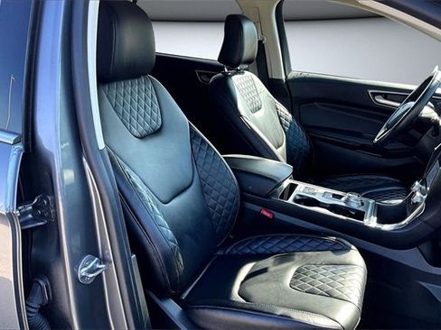 Used 2024 Ford Edge Titanium image 30