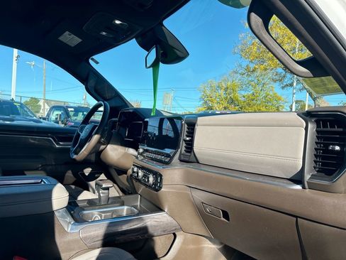 Certified 2022 Chevrolet Silverado 1500 LTZ w/ LTZ Convenience Package II image 31