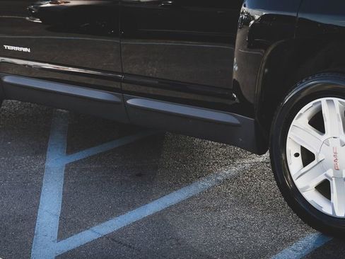 Used 2011 GMC Terrain SLE FWD image 8