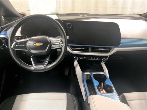 Used 2025 Chevrolet Equinox EV LT image 21