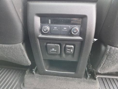 Used 2019 Chevrolet Traverse RS AWD/4WD image 17
