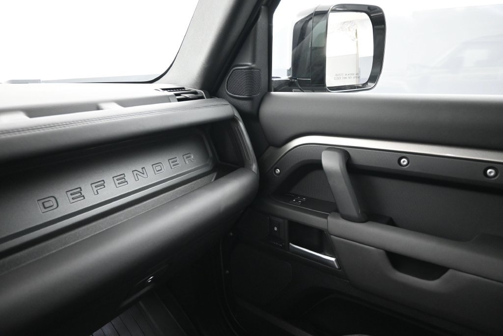 Used 2025 Land Rover Defender 110 S AWD/4WD image 7