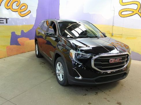 Used 2021 GMC Terrain SLE image 2