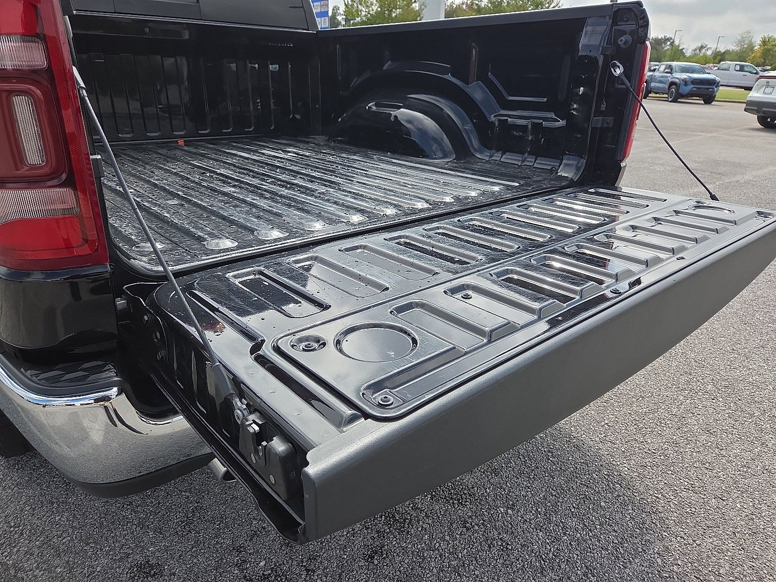 Used 2024 RAM 1500 Limited AWD/4WD image 9