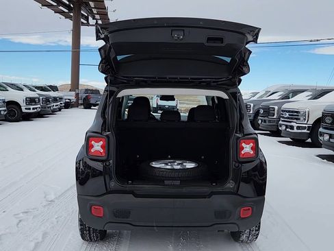 Used 2020 Jeep Renegade Latitude w/ Cold Weather Group image 19