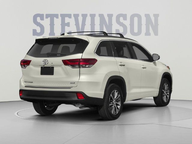 Used 2017 Toyota Highlander XLE AWD/4WD image 2