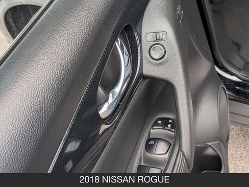 Used 2018 Nissan Rogue SL w/ Premium Package AWD/4WD image 12