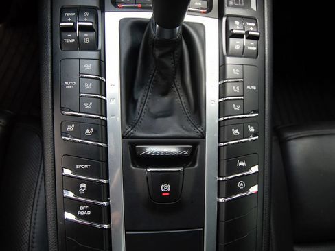 Used 2021 Porsche Macan w/ Premium Package Plus AWD/4WD image 58