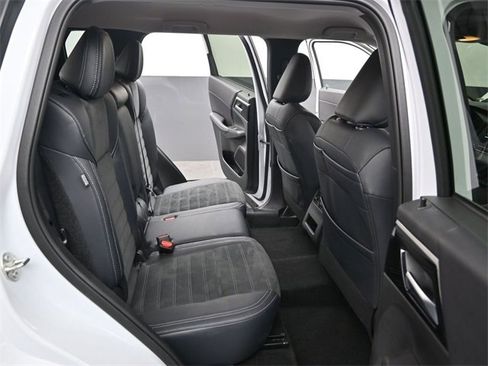 Used 2024 Mitsubishi Outlander SE image 11