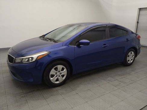 Used 2017 Kia Forte LX image 2