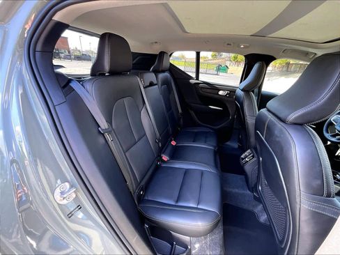 Used 2025 Volvo XC40 B5 Plus image 30
