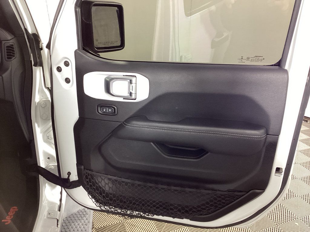 Used 2020 Jeep Wrangler Unlimited Sahara AWD/4WD image 8