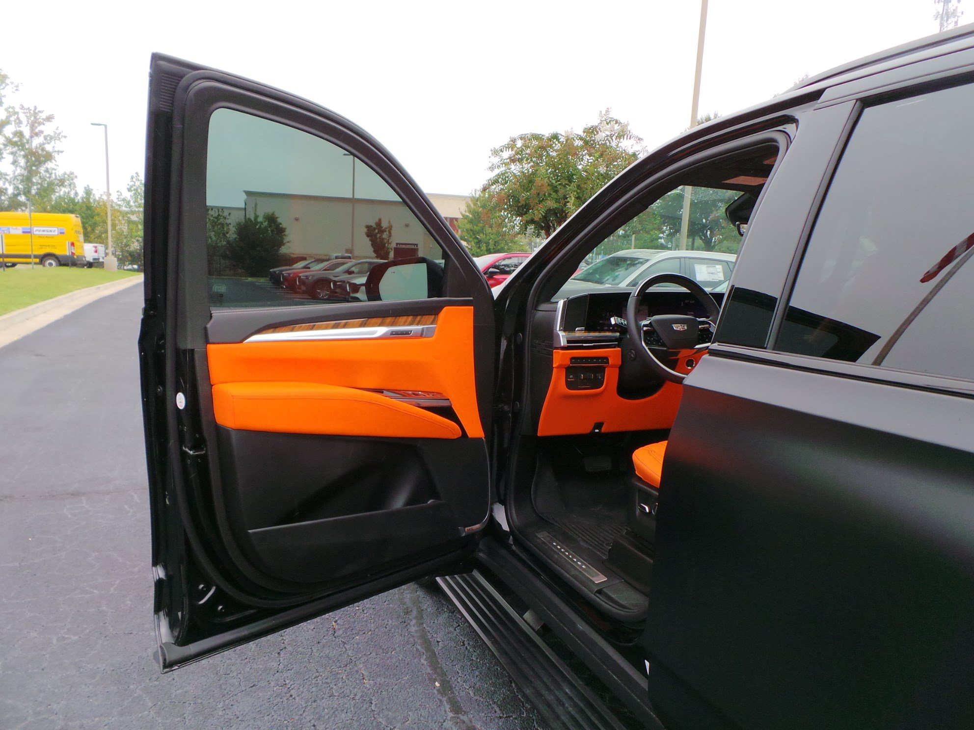 Used 2026 Cadillac Escalade Platinum Sport w/ LPO, ONYX Package AWD/4WD image 35