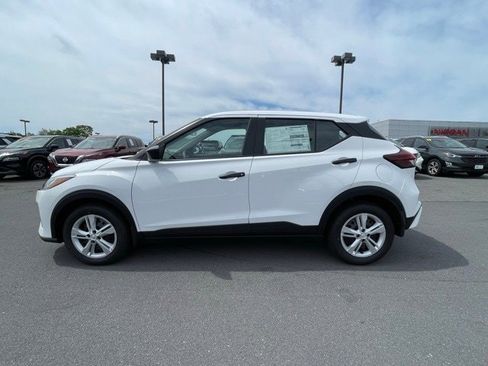 New 2025 Nissan Kicks Play S image 7