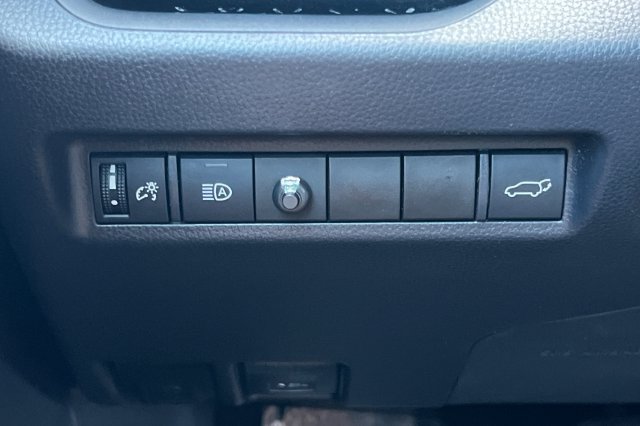 Used 2019 Toyota RAV4 XLE w/ Convenience Package FWD image 31