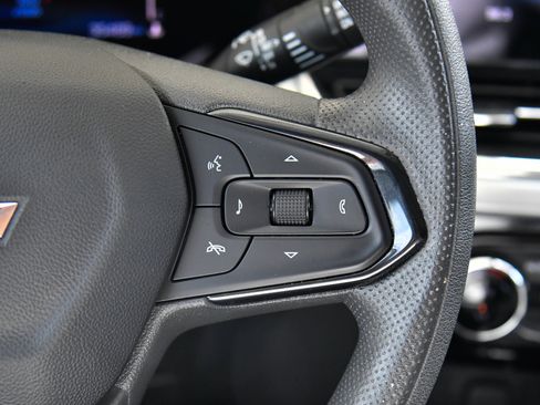 Used 2025 Chevrolet Trax LT FWD image 30