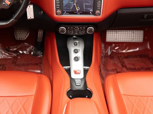 Used 2016 Ferrari California T image 9