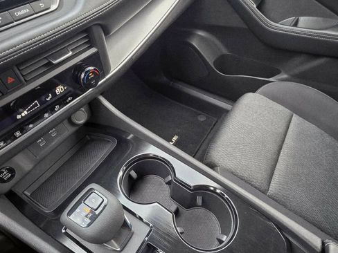 Used 2024 Nissan Rogue SV image 19