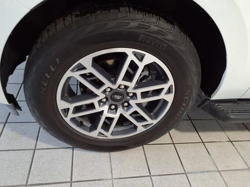 Used 2025 Ford Expedition Active AWD/4WD image 5