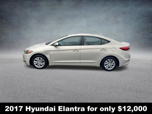 Used 2017 Hyundai Elantra SE w/ Cargo Package image 2