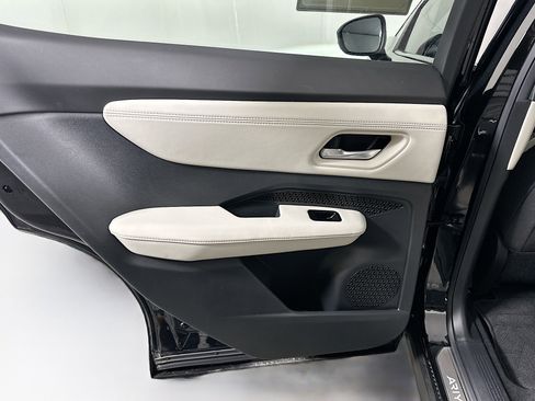 Used 2023 Nissan Ariya FWD image 27