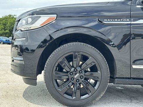 Used 2024 Lincoln Navigator Reserve AWD/4WD image 10