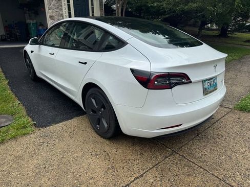 Used 2022 Tesla Model 3 Long Range AWD/4WD image 5
