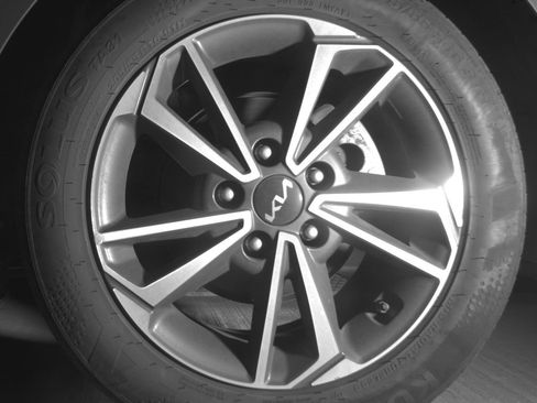 Used 2024 Kia Forte LXS FWD image 14