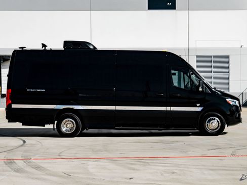 Used 2023 Mercedes-Benz Sprinter 3500 image 16