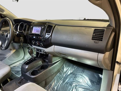 Used 2013 Toyota Tacoma 2WD Regular Cab image 25