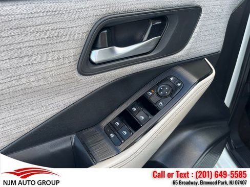 Used 2023 Nissan Rogue SV AWD/4WD image 17