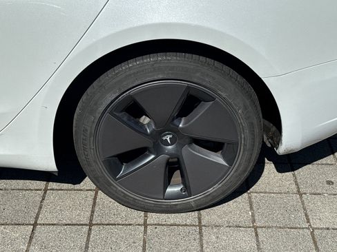 Used 2023 Tesla Model 3 Standard Range RWD image 13