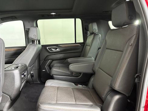 Used 2024 Chevrolet Suburban High Country RWD image 26