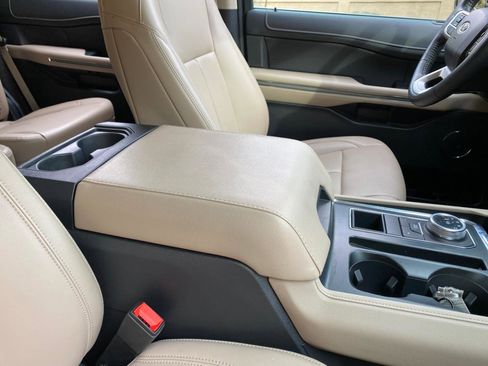 Used 2024 Ford Expedition XLT image 68