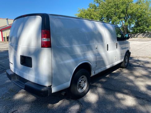 Used 2019 Chevrolet Express 2500 RWD image 5