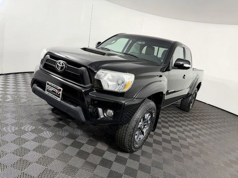 Used 2015 Toyota Tacoma w/ TRD Sport Package AWD/4WD image 17