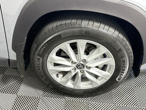 Used 2024 Toyota Corolla Cross LE w/ Moonroof Package image 11