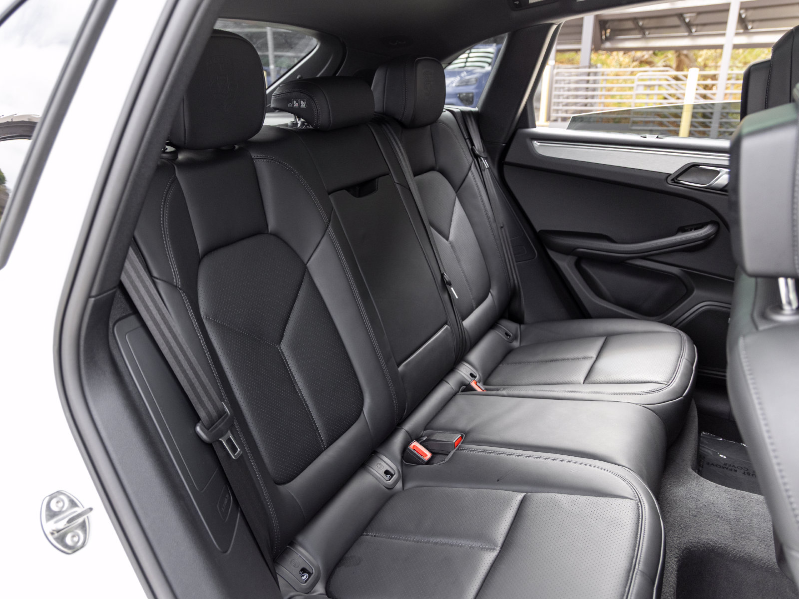 Used 2026 Porsche Macan AWD/4WD image 60