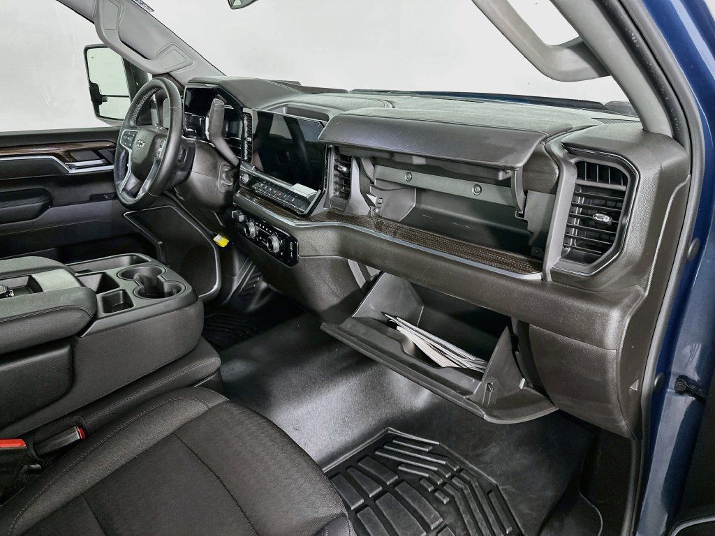 Used 2025 Chevrolet Silverado 2500 LT w/ Trail Boss Package AWD/4WD image 31