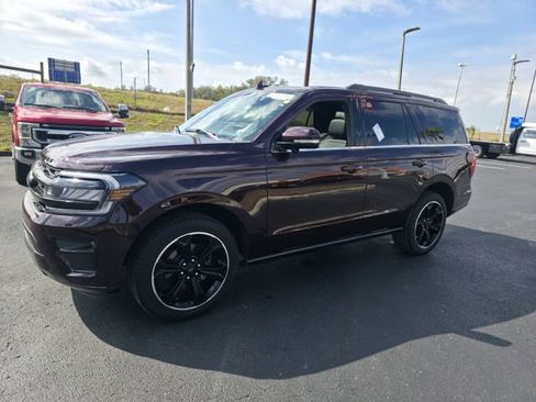 Certified 2024 Ford Expedition Limited image 9
