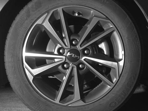 Used 2024 Kia Forte LXS FWD image 13