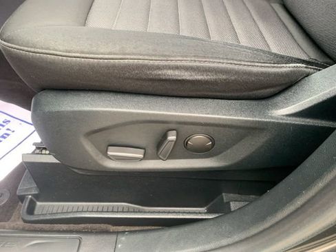 Used 2020 Ford Edge SE image 22