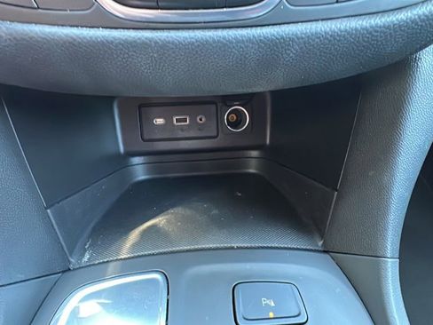 Used 2022 Chevrolet Equinox LT image 24